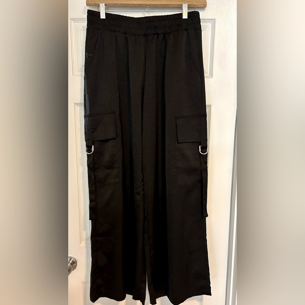DICTIONARY ‘satin-like’ cargo wide legged pant. Size L (14)